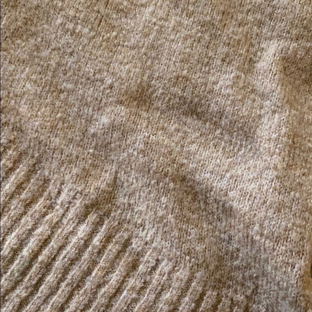 Turtle Neck Camel Sweater A&F - Picture 2 of 3